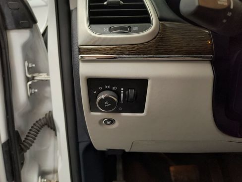 Used 2020 Jeep Grand Cherokee Summit AWD/4WD image 18