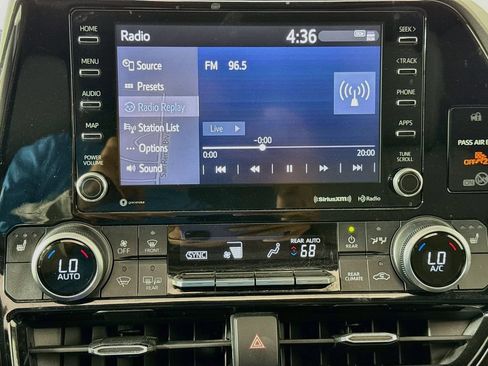 Used 2020 Toyota Highlander XLE FWD image 15