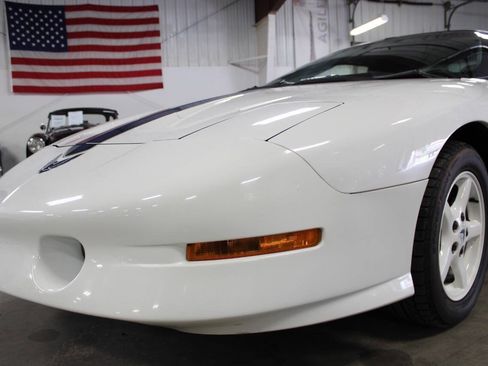 Used 1994 Pontiac Firebird Coupe RWD image 10
