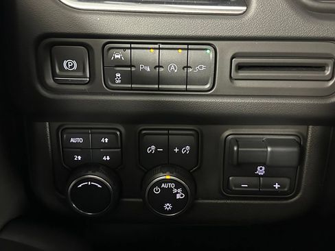 Used 2021 Chevrolet Tahoe LT w/ LT Signature Package AWD/4WD image 23