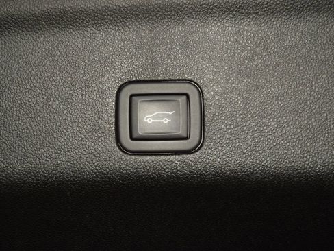 Used 2024 GMC Yukon AT4 AWD/4WD image 28