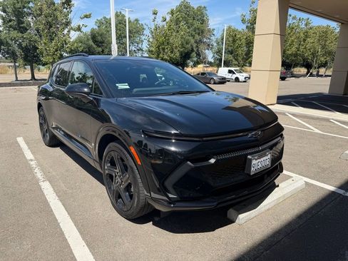 Used 2025 Chevrolet Equinox EV RS FWD image 3