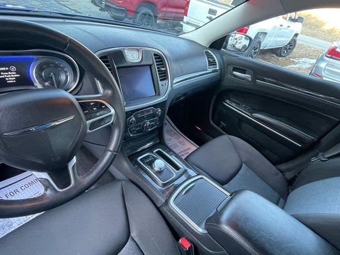 Used 2018 Chrysler 300 Touring w/ Sport Appearance Package image 18