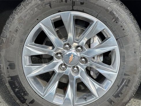 Used 2025 Chevrolet Suburban Premier image 27