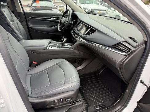Used 2019 Buick Enclave Essence AWD/4WD image 10