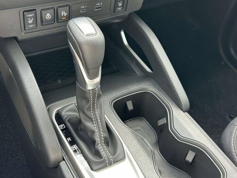 Used 2025 Nissan Frontier SV w/ SV Convenience Package RWD image 24