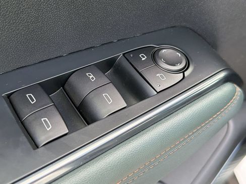Certified 2025 GMC Acadia AT4 AWD/4WD image 20