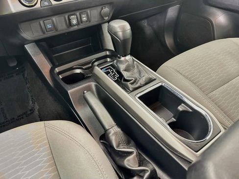 Certified 2019 Toyota Tacoma SR5 AWD/4WD image 24