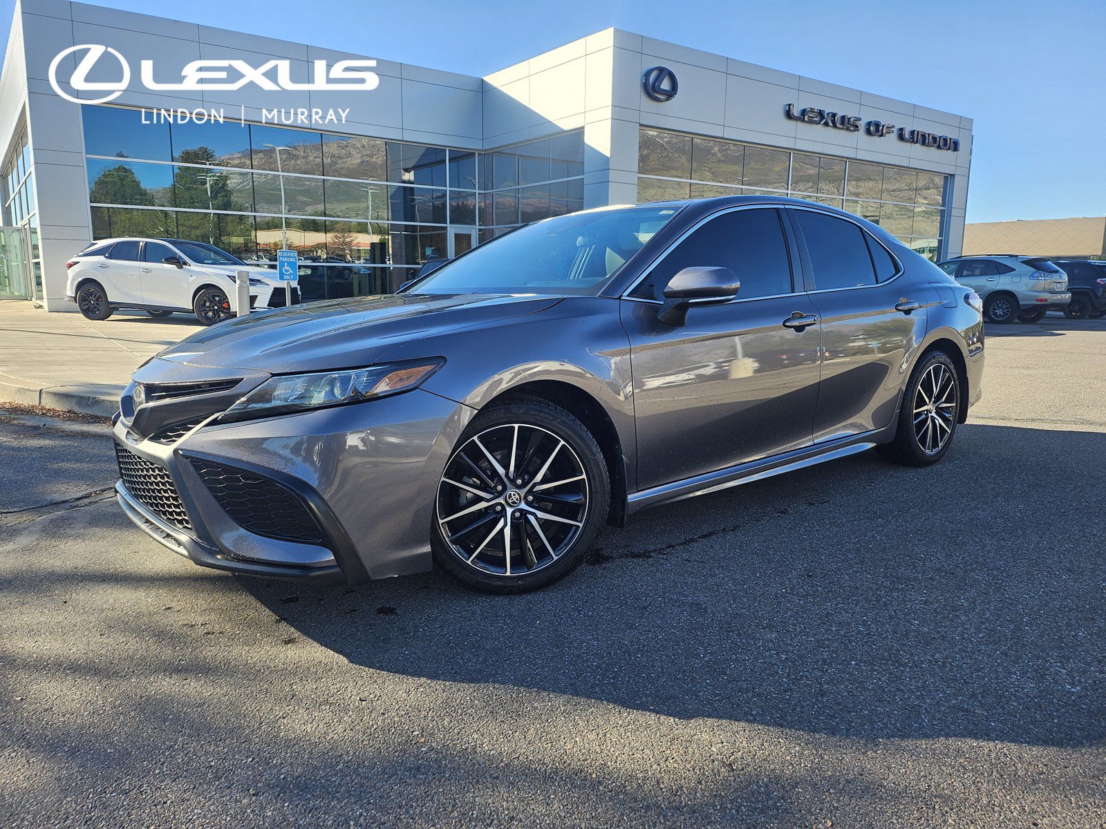 Used 2021 Toyota Camry SE w/ Cold Weather Package AWD/4WD image 1