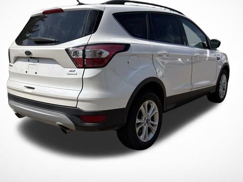 Used 2017 Ford Escape SE w/ Equipment Group 201A FWD image 3