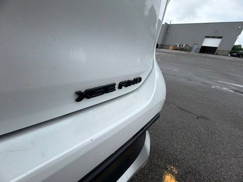 Used 2022 Toyota Highlander XSE AWD/4WD image 11