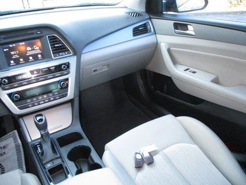 Used 2017 Hyundai Sonata SE image 21
