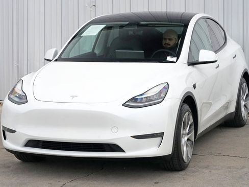 Used 2020 Tesla Model Y Long Range image 48