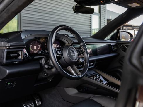 Certified 2024 Porsche Macan Turbo Electric AWD/4WD image 4