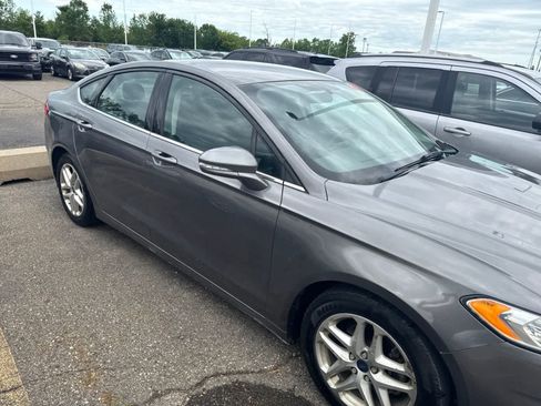 Used 2014 Ford Fusion SE FWD image 8