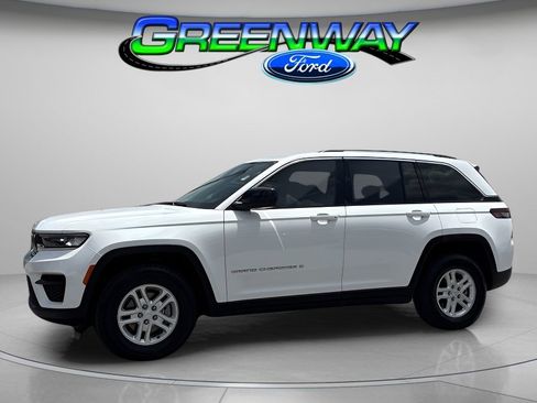 Used 2023 Jeep Grand Cherokee Laredo RWD image 1
