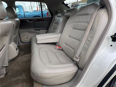 Used 2002 Cadillac De Ville Sedan w/ Comfort/Convenience Pkg image 16
