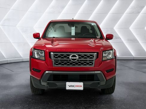 Used 2022 Nissan Frontier SV image 2