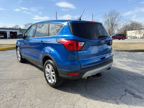 Used 2019 Ford Escape SE image 3