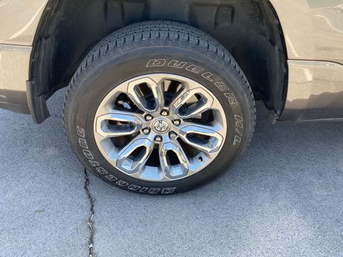 Used 2023 RAM 1500 Laramie AWD/4WD image 5