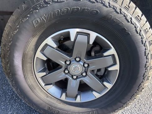 Used 2016 Nissan Frontier PRO-4X image 2