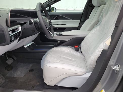 New 2025 Cadillac Lyriq Luxury image 18