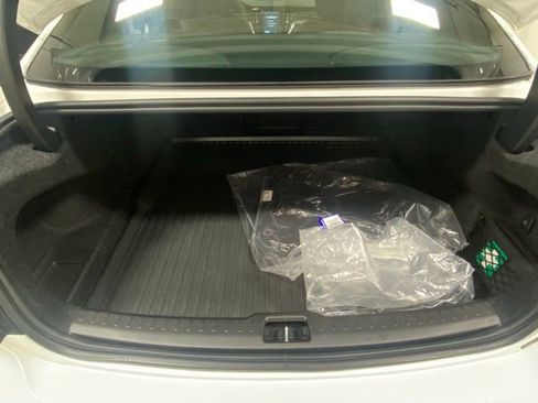 Used 2024 Volvo S60 T8 Ultimate image 9