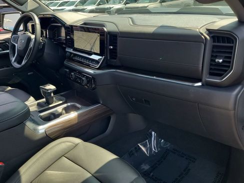 Used 2024 Chevrolet Silverado 1500 LT Trail Boss w/ Convenience Package II AWD/4WD image 30