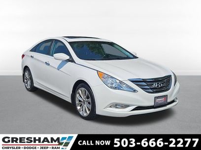 Used 2013 Hyundai Sonata SE w/ Navigation & Sunroof Pkg
