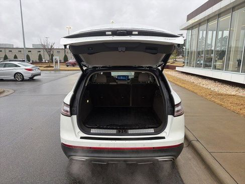 Used 2022 Lincoln Nautilus Reserve w/ Equipment Group 202A image 13