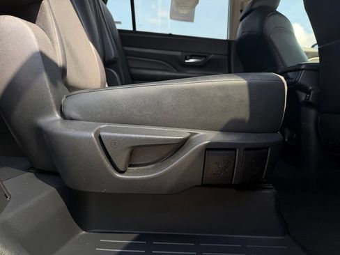 Used 2025 Toyota Grand Highlander AWD image 36