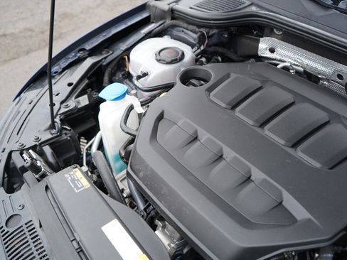 Used 2023 Volkswagen Golf R image 76