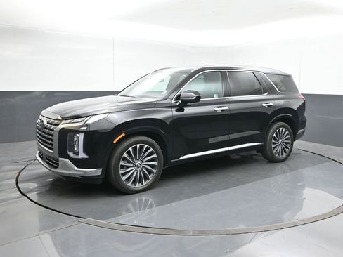 Used 2024 Hyundai Palisade Calligraphy image 2