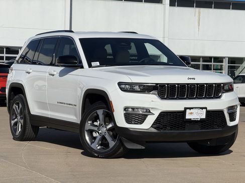 Used 2023 Jeep Grand Cherokee Limited w/ Luxury Tech Group II image 2