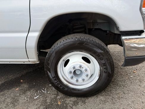 Used 2018 Ford E-350 and Econoline 350 Super Duty w/ Power Windows & Locks Group image 33