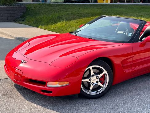 Used 2002 Chevrolet Corvette Convertible w/ Preferred Equipment Group2 RWD image 2