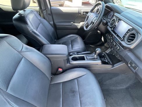 Used 2022 Toyota Tacoma TRD Sport w/ TRD Premium Sport Package AWD/4WD image 10