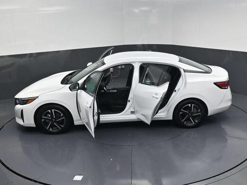 Used 2024 Nissan Sentra SV FWD image 28