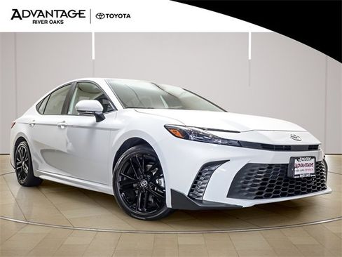 Certified 2025 Toyota Camry SE image 2