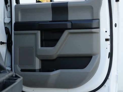 Used 2019 Ford F550 4x4 Crew Cab Super Duty w/ Power Equipment Group image 27