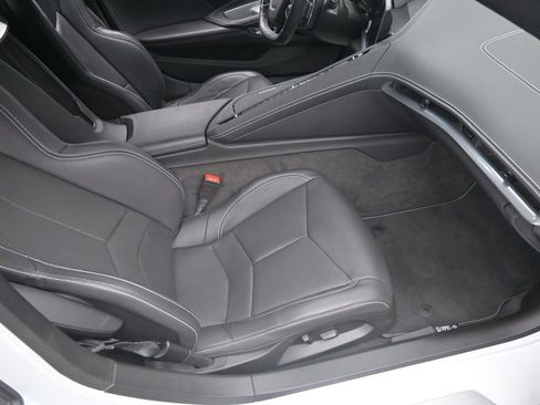 Used 2022 Chevrolet Corvette Stingray Coupe w/ Z51 Performance Package image 7