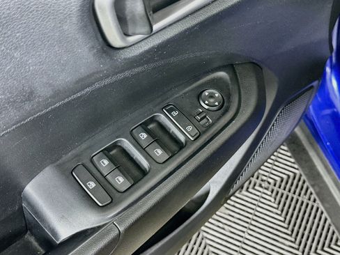 Used 2025 Hyundai Venue SEL FWD image 15