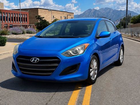 Used 2017 Hyundai Elantra GT FWD image 1