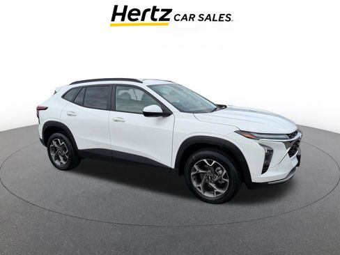 Used 2025 Chevrolet Trax LT image 1