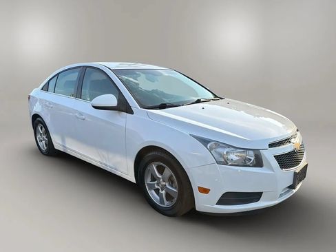 Used 2014 Chevrolet Cruze LT FWD image 3