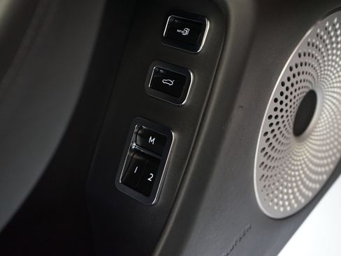 Used 2022 Bentley Flying Spur Plug-In Hybrid AWD/4WD image 30