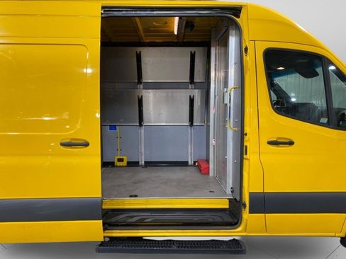 Used 2021 Mercedes-Benz Sprinter 2500 image 17