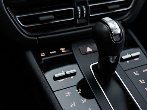 Certified 2025 Porsche Macan AWD/4WD image 22