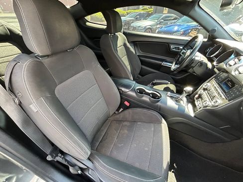 Used 2016 Ford Mustang Coupe RWD image 10