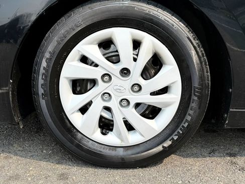 Used 2020 Hyundai Elantra SE FWD image 41